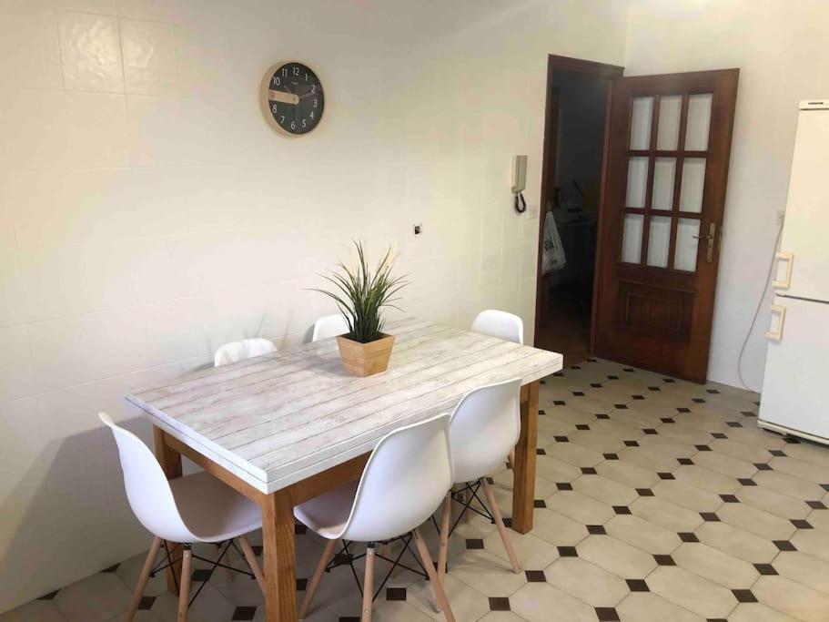 Vivienda Amplia Y Luminosa A Escasos Metros De La Playa De Cangas. المظهر الخارجي الصورة